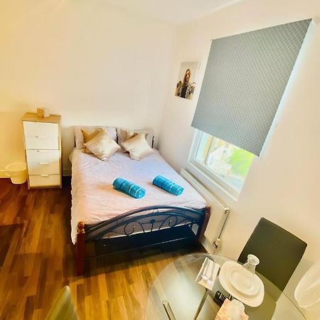 Appartement One Bed Studio Flat In Central Londres Extérieur photo